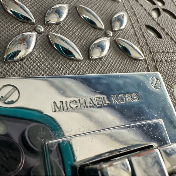 MICHAEL KORS Pearl Grey Tina Clutch Cross Body Leather Handbag - Picture 7 of 10